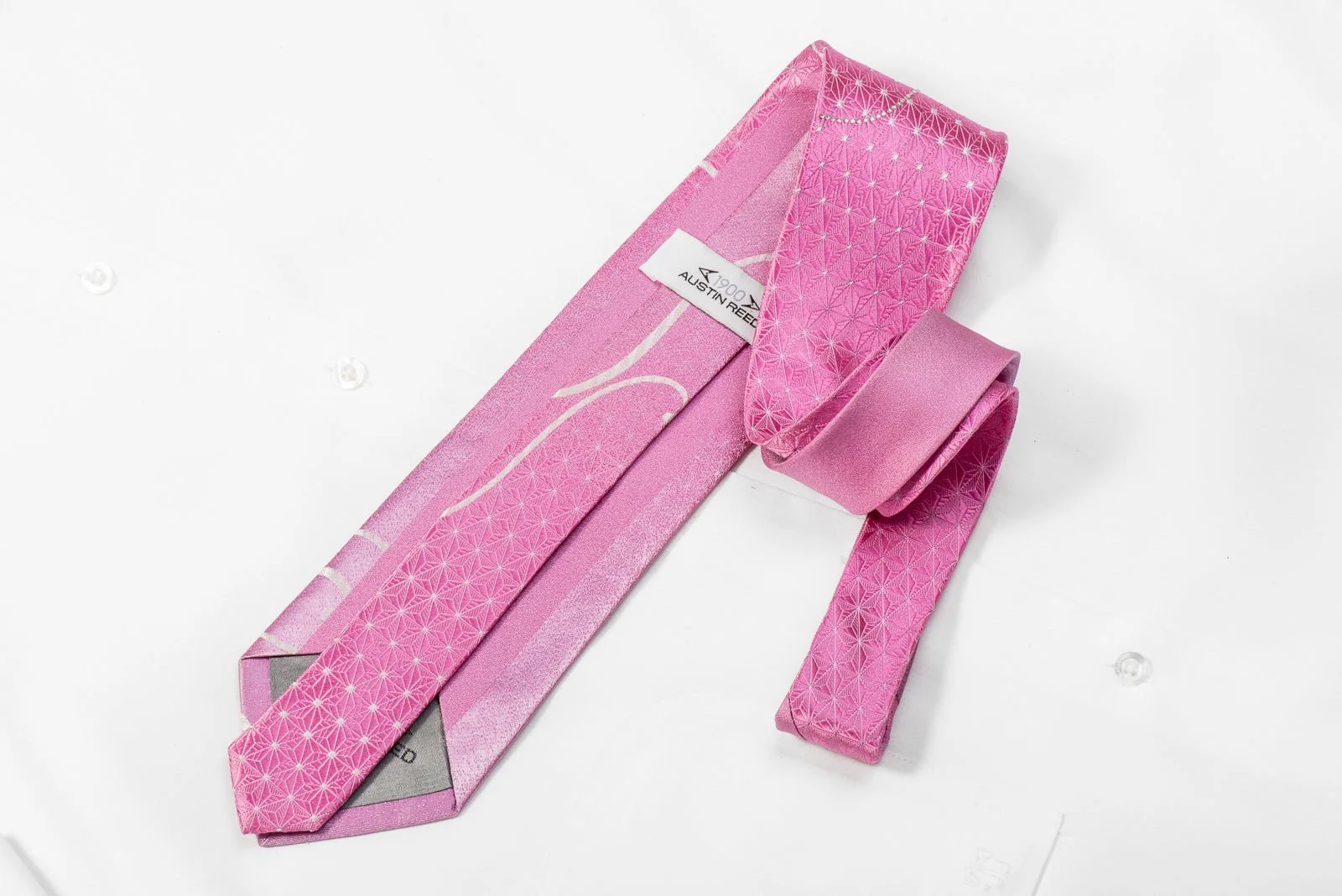 Austin Reed Men's Crystal Rhinestone Silk Necktie Scrolls On Pink With Silver Sparkles - Image 4