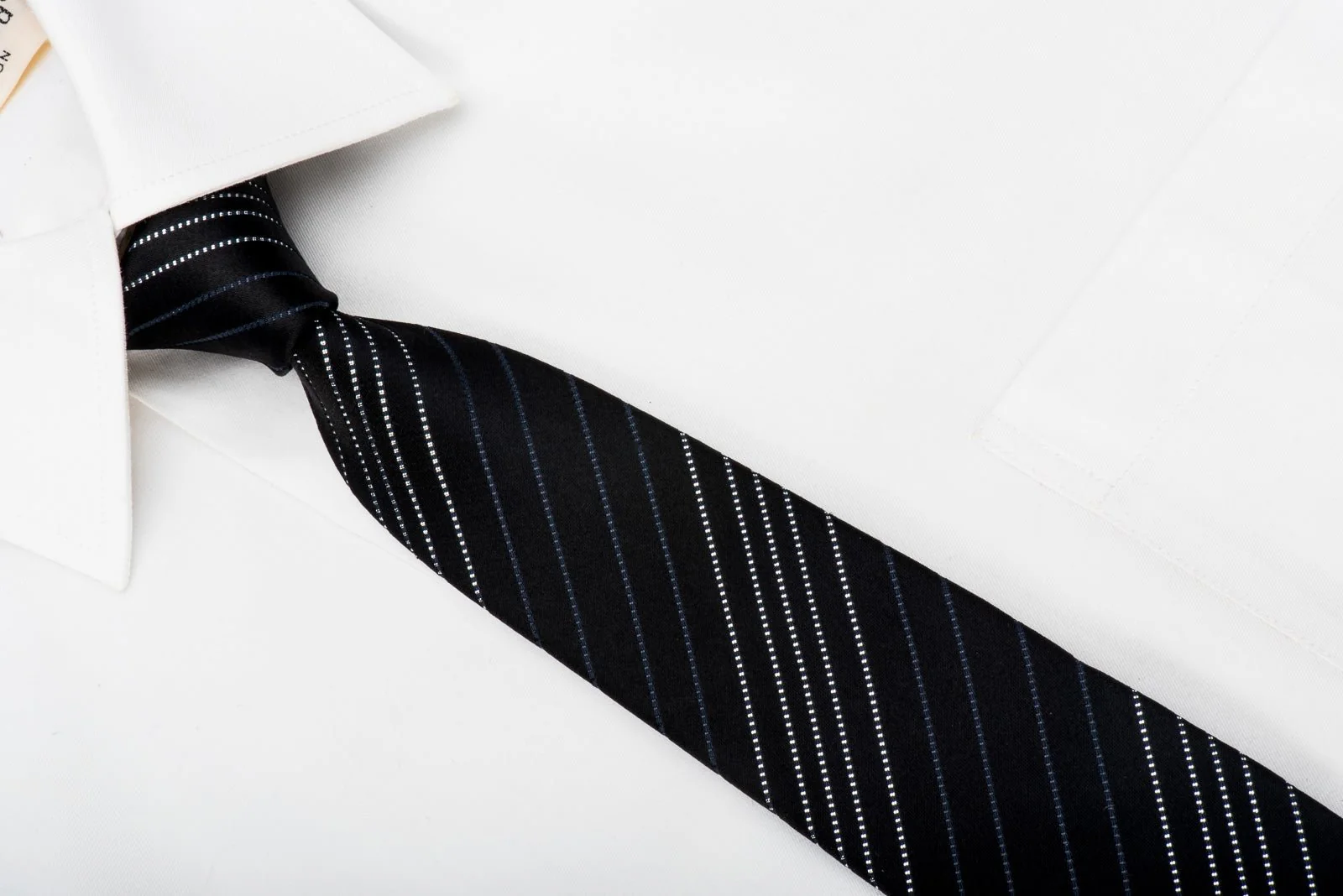 Comodo Mens Silk Skinny Tie Silver Stripes On Black - Image 2