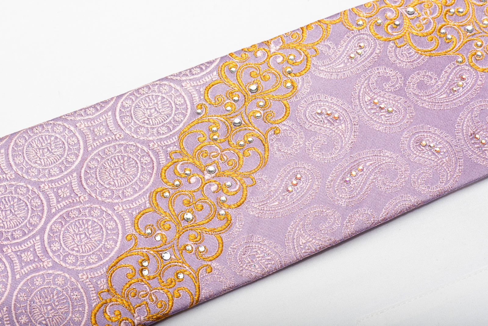 Cuni Homme Men's Silk Necktie Paisley Medallions On Mauve Sparkling With Rhinestones - Image 5