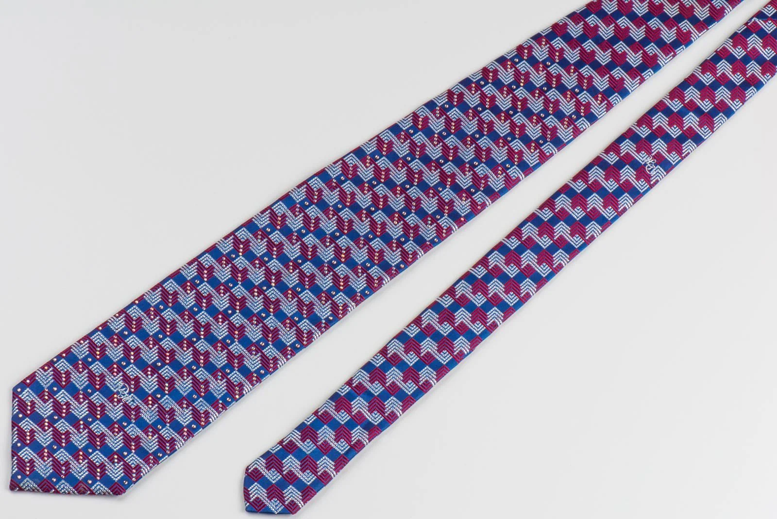 Daniel Hechter Men's Silk Rhinestone Necktie Silver & Red Lattice On Blue With Silver Sparkles - Image 6