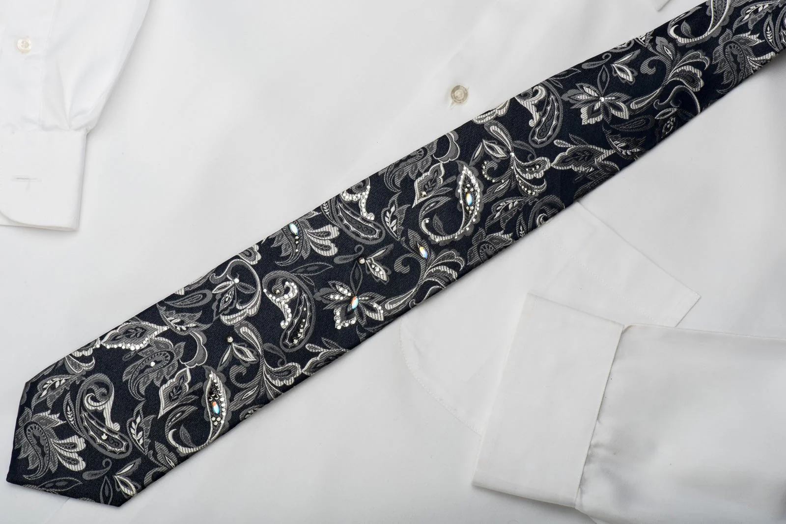Daniel Hechter Mens Silk Necktie Silver Paisley On Black Sparkling With Rhinestones - Image 5