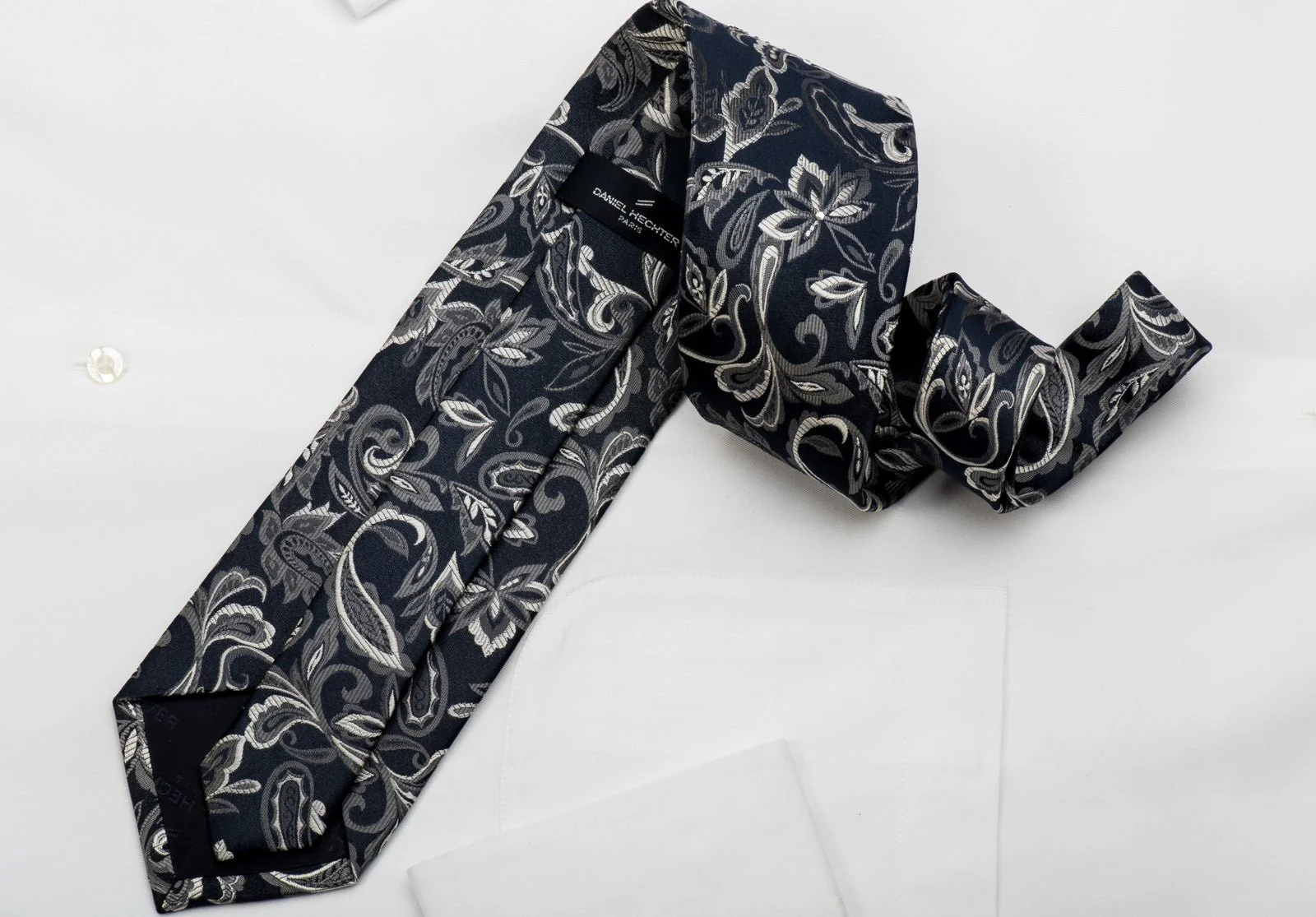 Daniel Hechter Mens Silk Necktie Silver Paisley On Black Sparkling With Rhinestones - Image 7