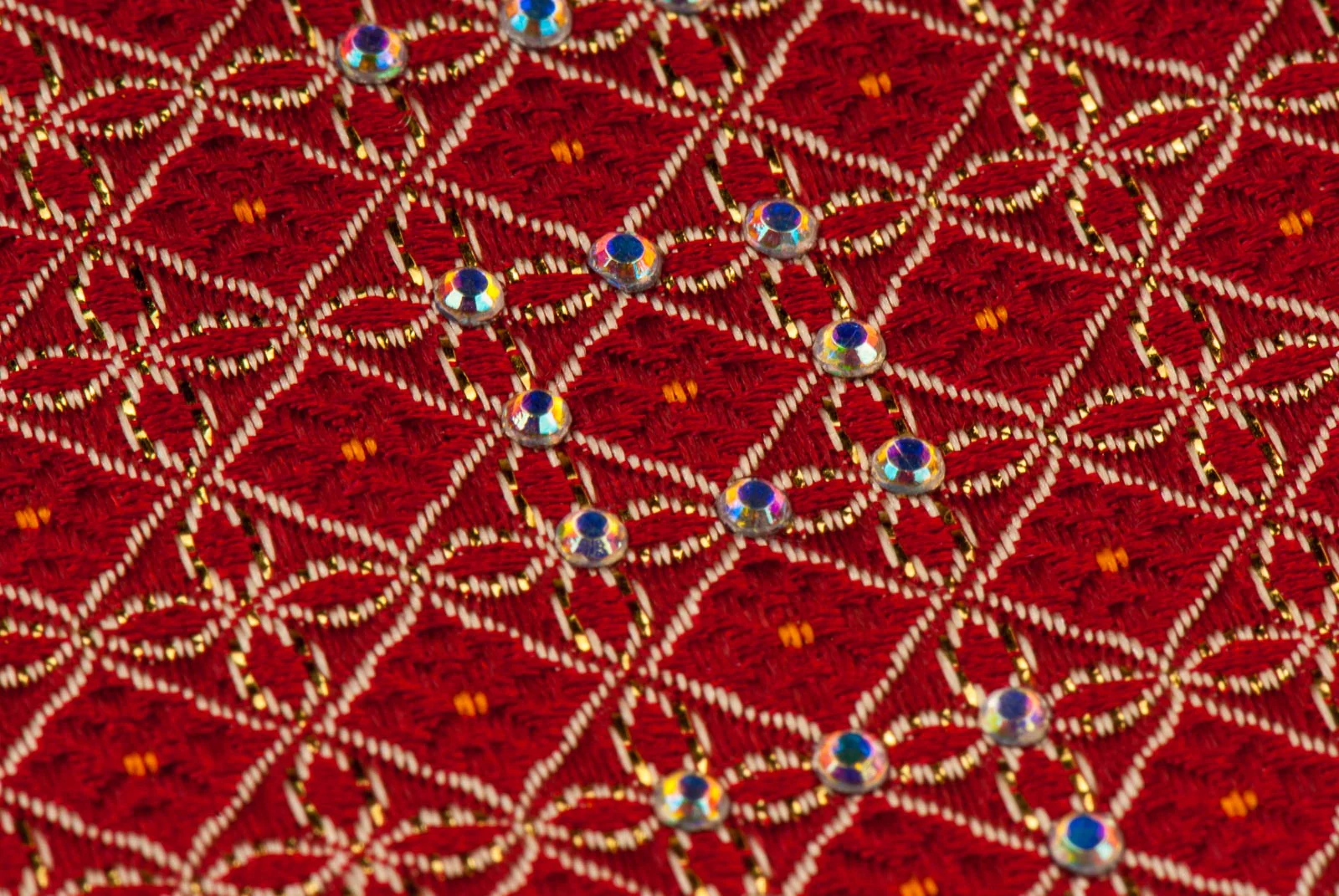 Elégance Silk Neck Tie Golden Geometric Design On Red With White Rhinestones - Image 4