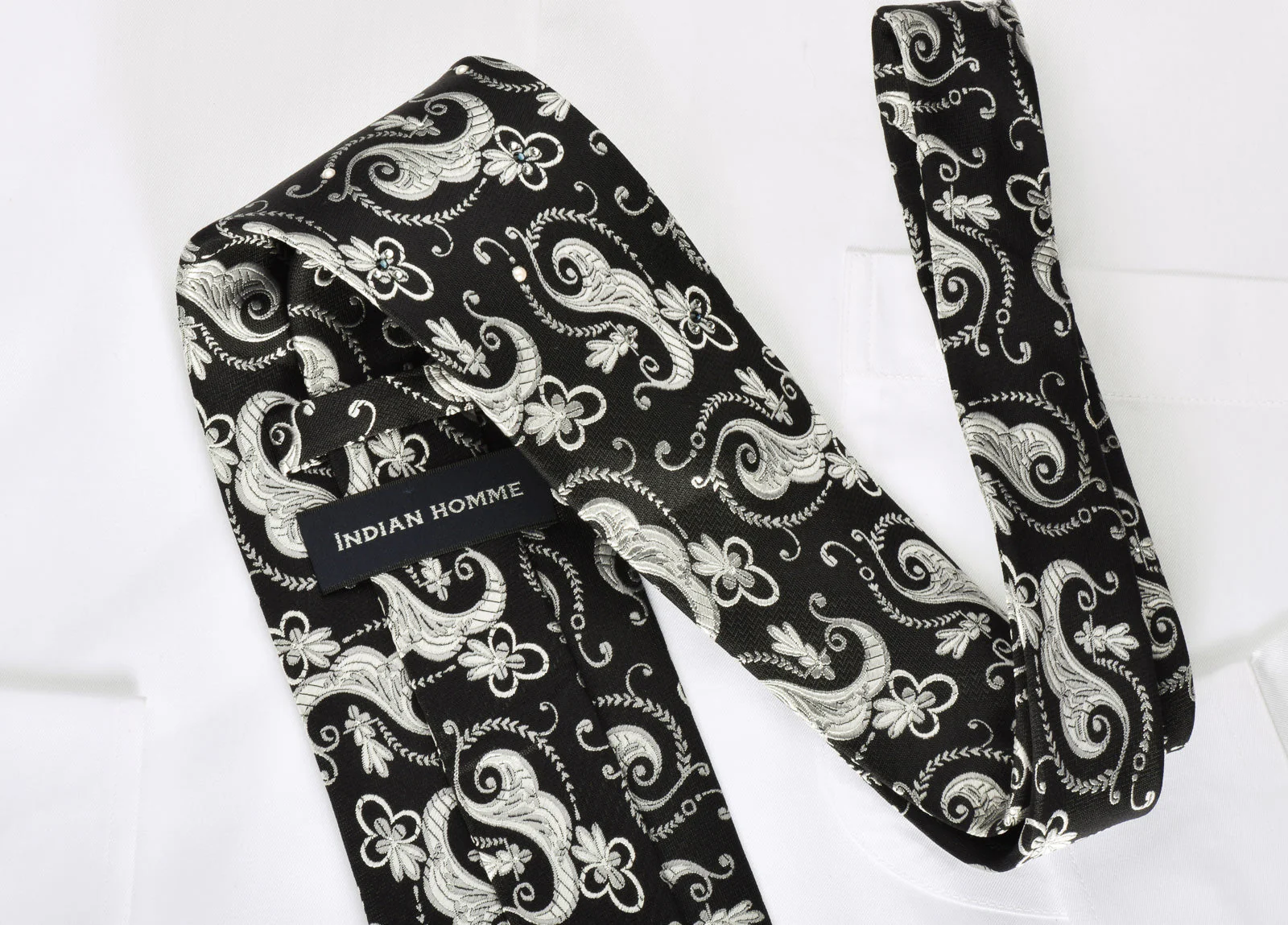 Indian Homme Rhinestone Necktie Silver Paisley On Black With Paerls - Image 3