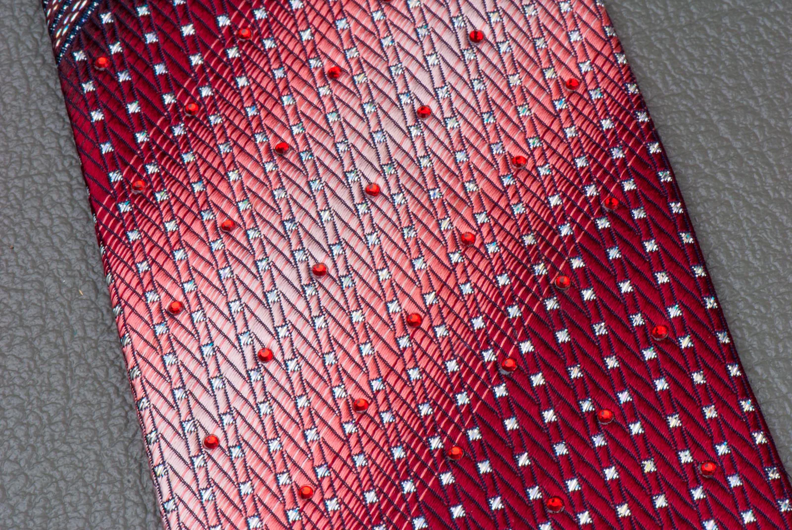 Louis Quatorze Men's Silk Rhinestone Neck Tie Silver Micro Squares On Burgundy - Image 6