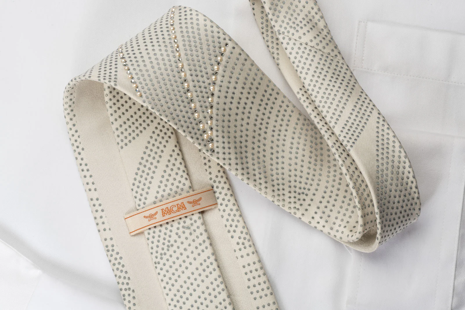 MCM White Rhinestone Necktie With White Pearls Silver Geometric Design - Image 3