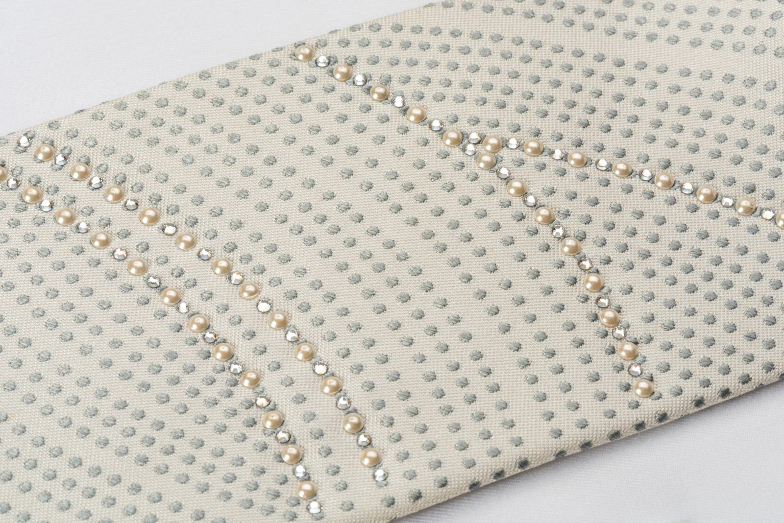 MCM White Rhinestone Necktie With White Pearls Silver Geometric Design - Image 4