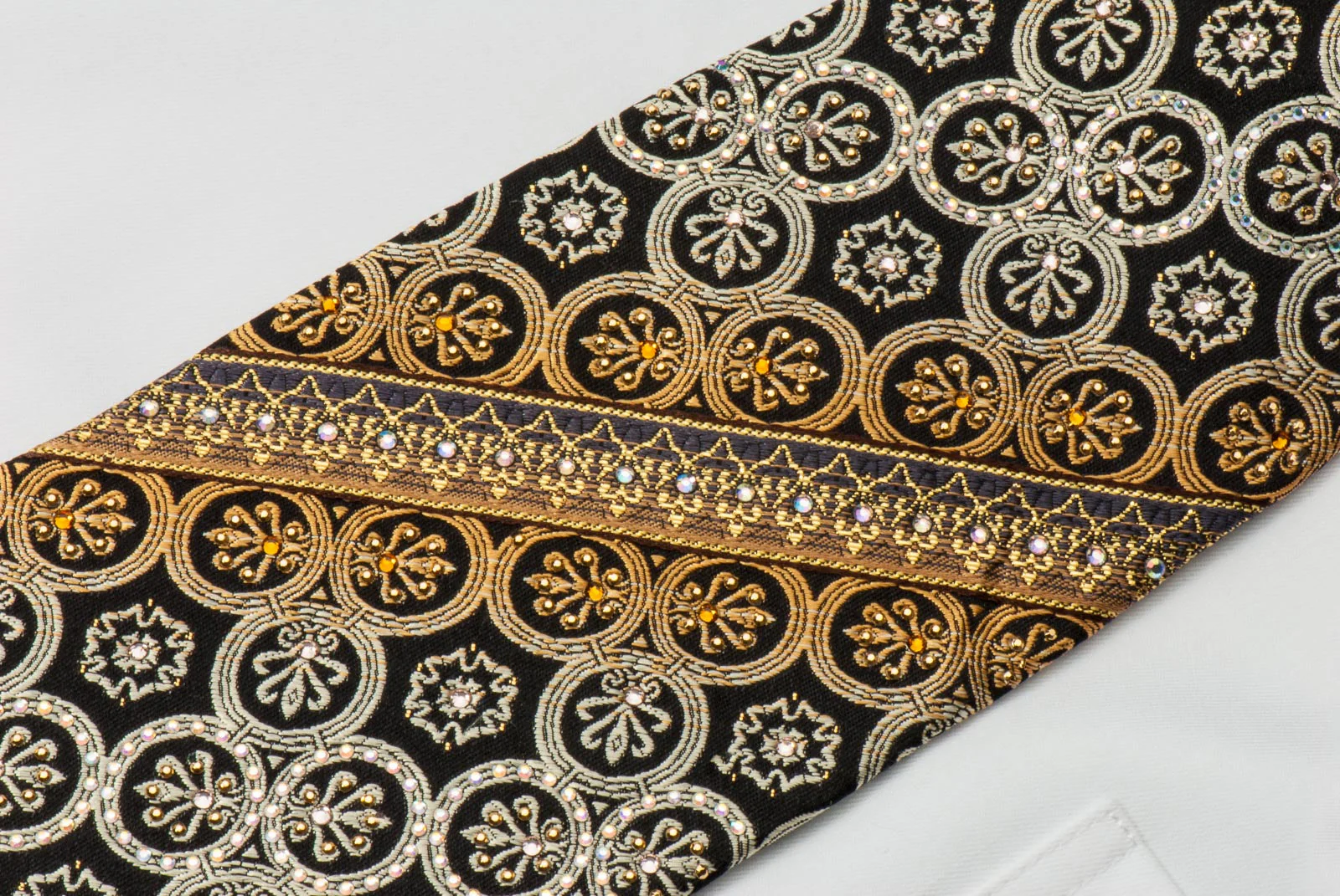 Mila Schon Men's Rhinestone Silk Necktie Silver Gold Stripes With Fleur De Lis Motif & Gold Sparkles - Image 5