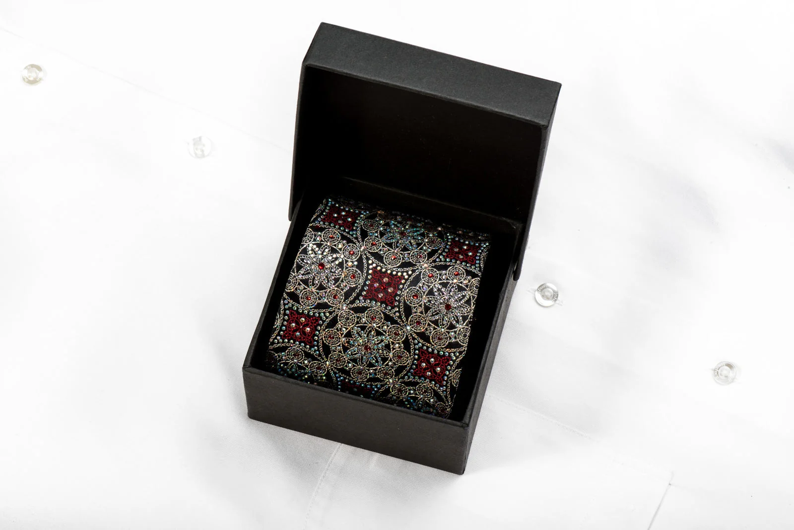 Renoma Men's Crystal Silk Necktie Silver Red Arabesque On Navy With Silver Sparkles - Image 4