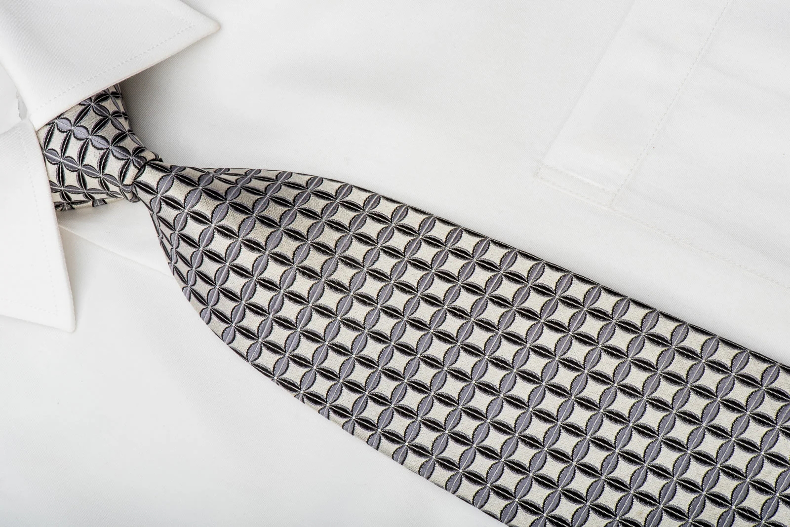 Renoma Men's Silk Necktie Trellis On Silver - Image 4