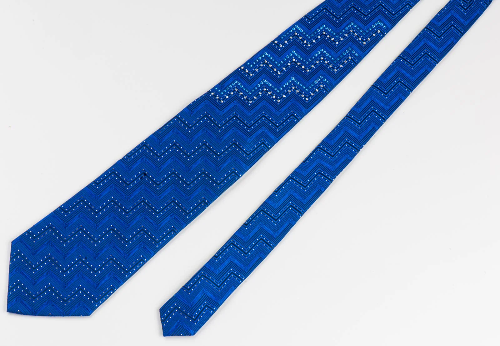 Roberta Di Camerino Silk Necktie Woven Chevron Design On Blue With Rhinestones - Image 5