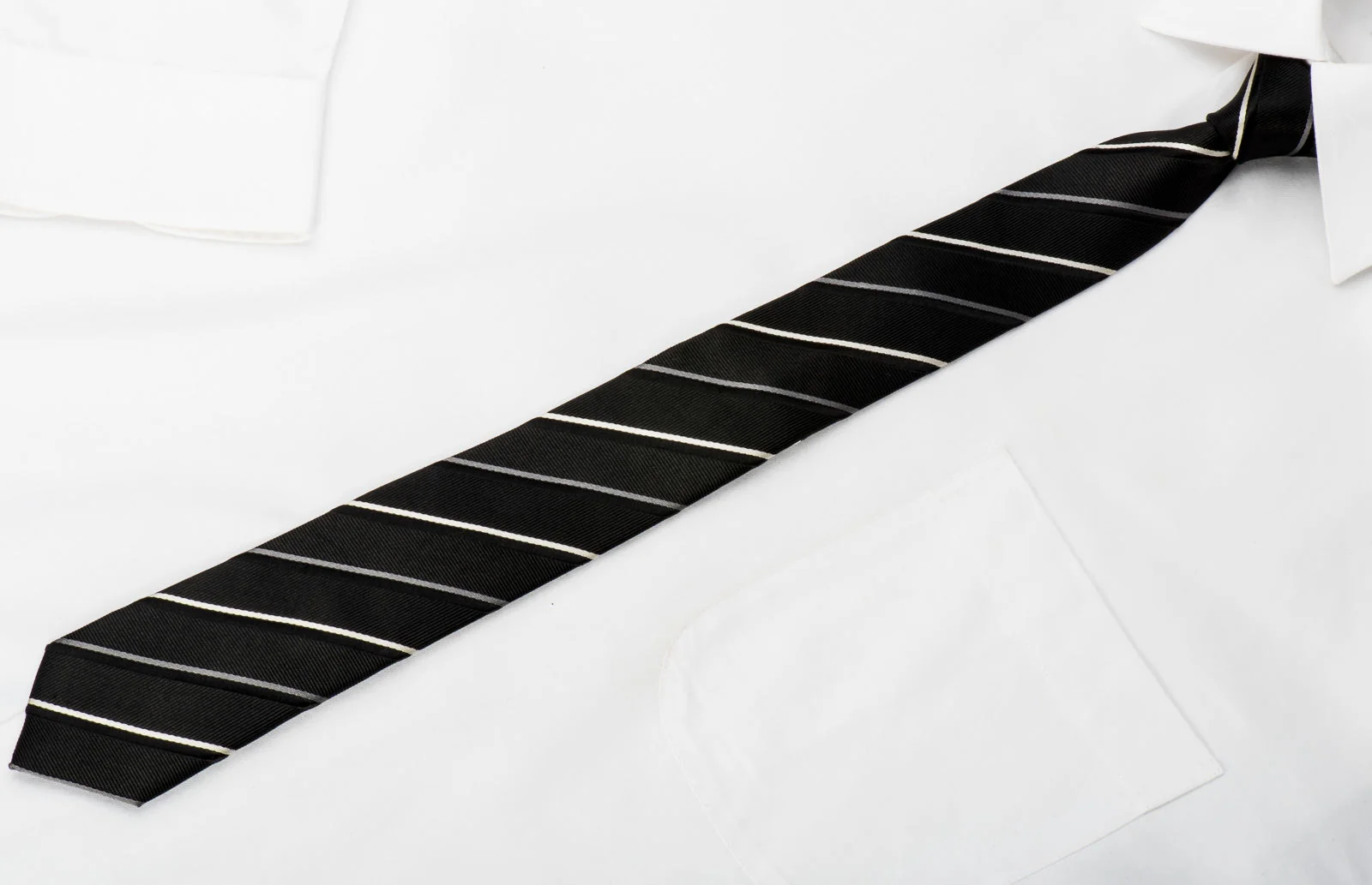 STCO Men's Skinny Silk Tie Silver Striped On Black - Image 4