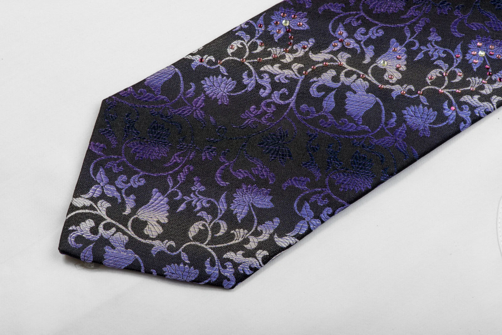 Vito Rufolo Crystal Tie Purple Acanthus On Black Navy - Image 4